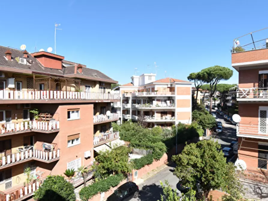Immagine 5 di Appartamento in vendita  in VIA SAVIGNONE a Roma