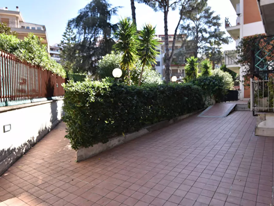 Immagine 6 di Appartamento in vendita  in VIA SAVIGNONE a Roma