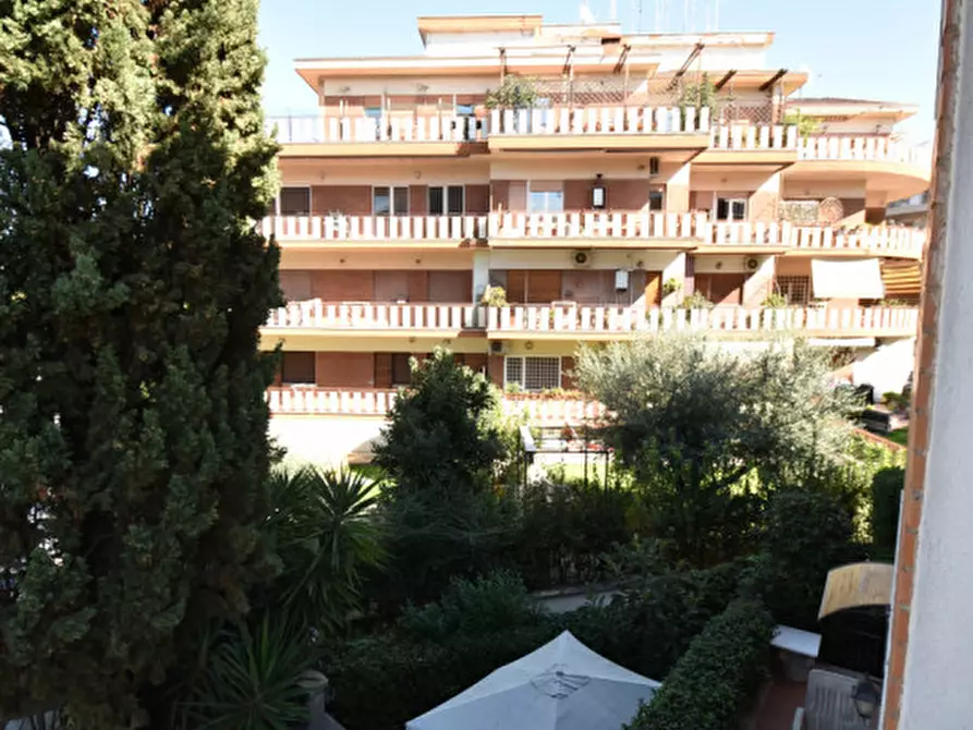 Immagine 14 di Appartamento in vendita  in VIA SAVIGNONE a Roma
