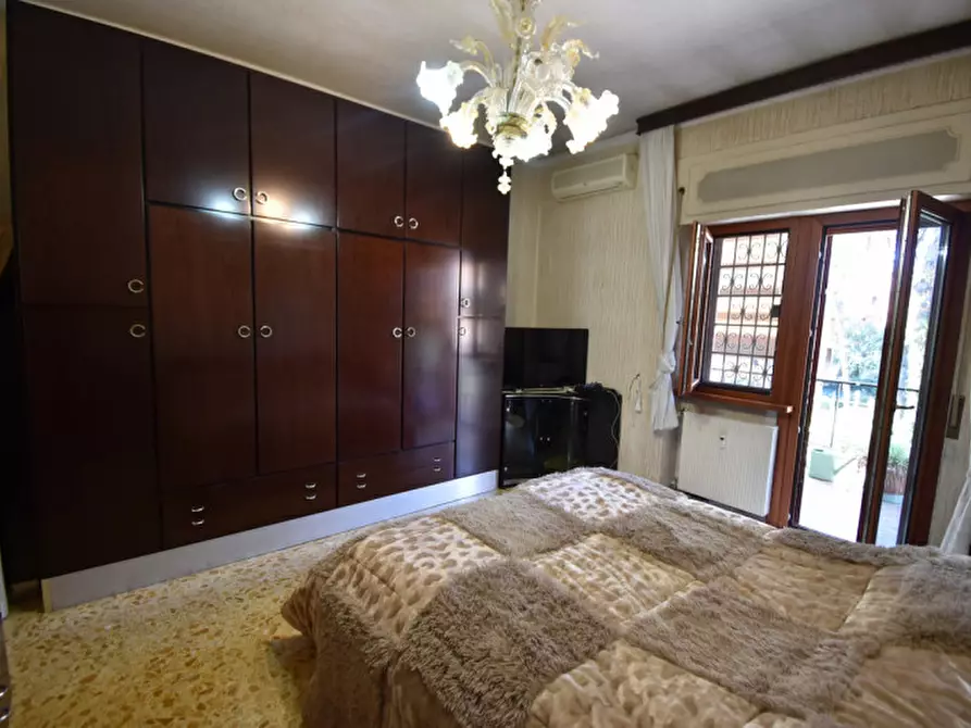 Immagine 19 di Appartamento in vendita  in VIA SAVIGNONE a Roma