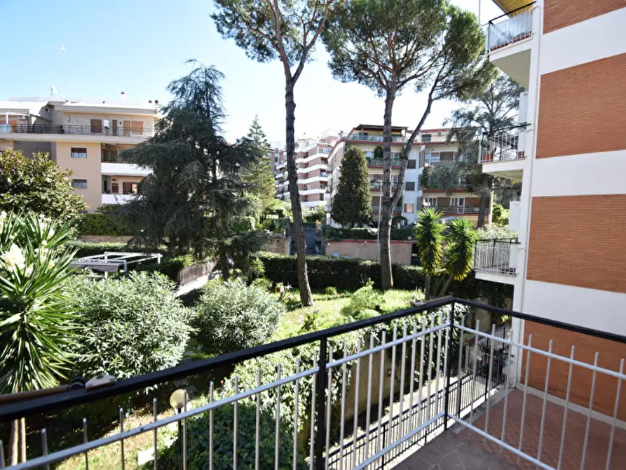 Immagine 34 di Appartamento in vendita  in VIA SAVIGNONE a Roma
