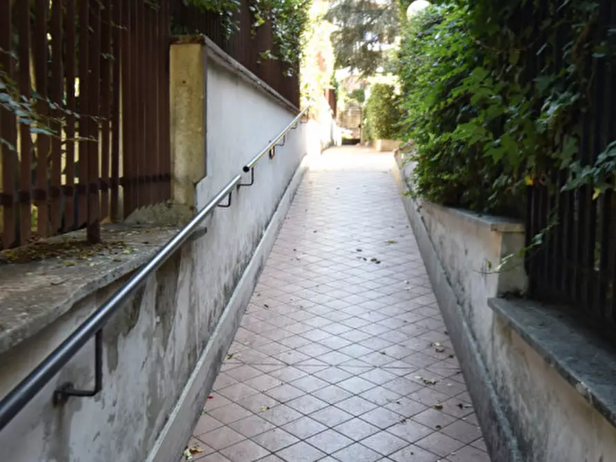 Immagine 37 di Appartamento in vendita  in VIA SAVIGNONE a Roma