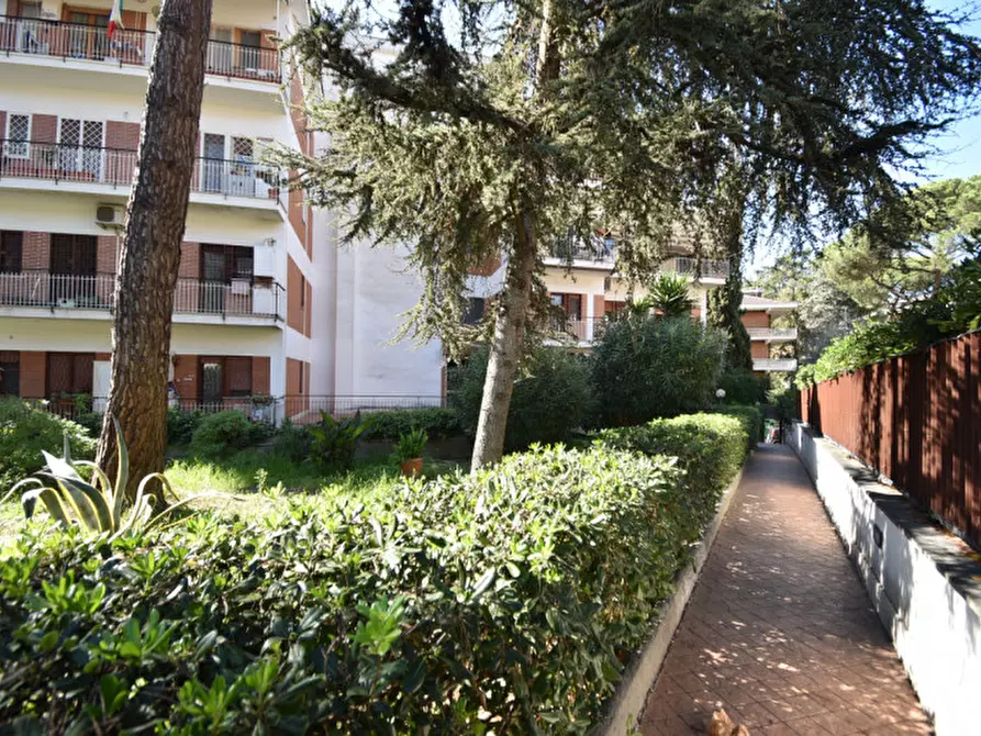 Immagine 37 di Appartamento in vendita  in VIA SAVIGNONE a Roma