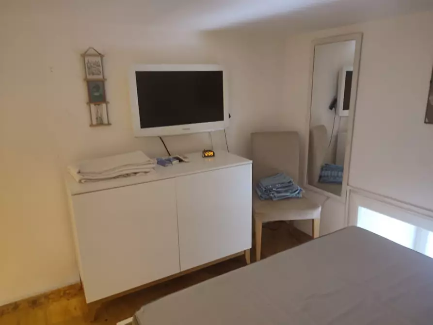 Immagine 14 di Camera in affitto  in Via scarlatti a Napoli