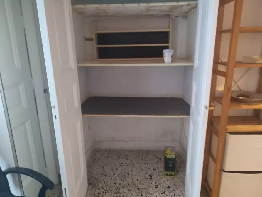 Immagine 17 di Camera in affitto  in Via scarlatti a Napoli
