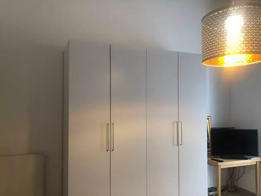 Immagine 28 di Camera in affitto  in Via scarlatti a Napoli
