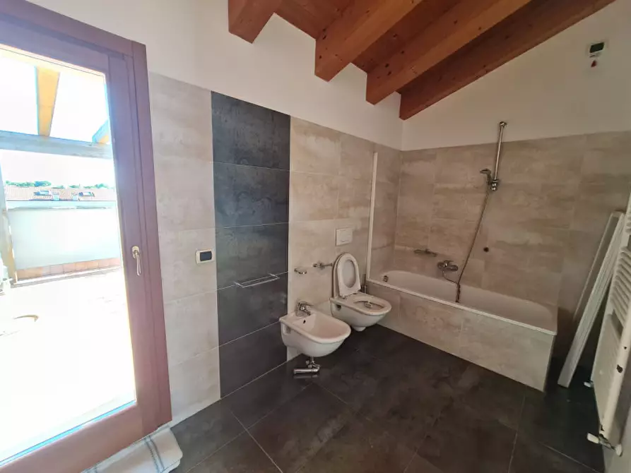 Immagine 19 di Attico in vendita  in via Roma a Montegrotto Terme