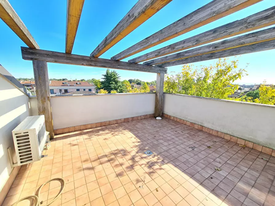 Immagine 22 di Attico in vendita  in via Roma a Montegrotto Terme