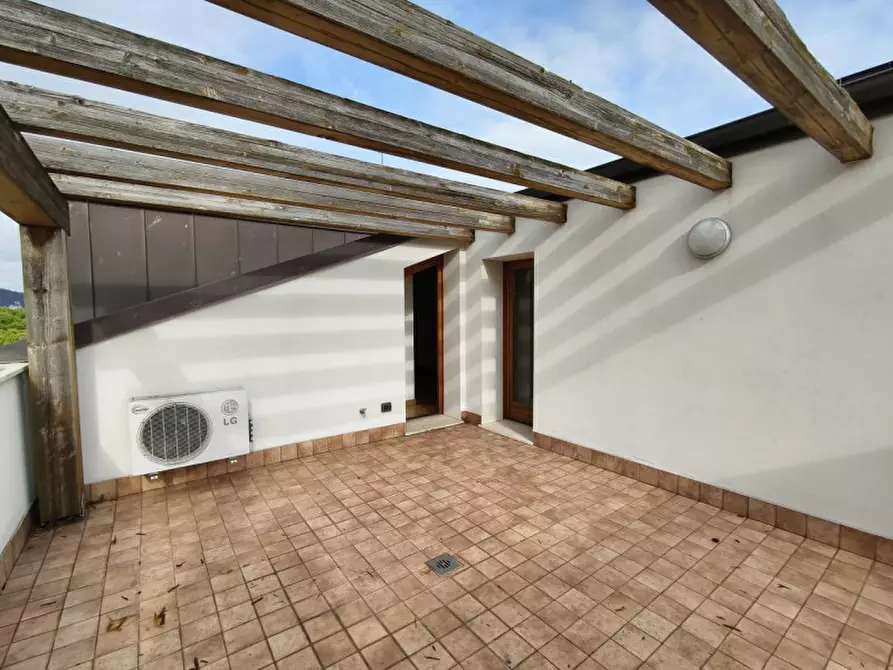 Immagine 31 di Attico in vendita  in via Roma a Montegrotto Terme