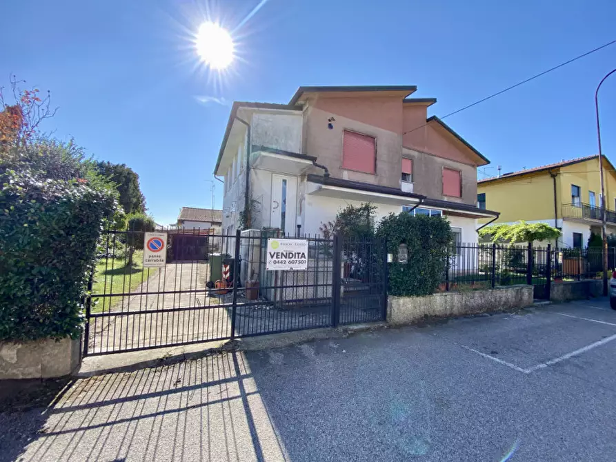 Immagine 1 di Casa bifamiliare in vendita  a Legnago