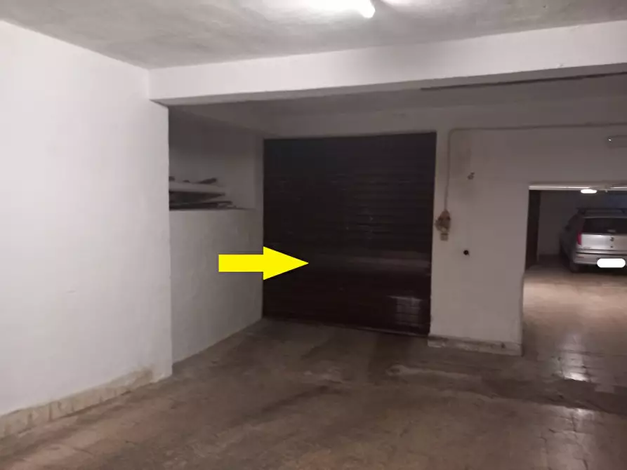 Immagine 2 di Garage in vendita  in Via Mons. G. Livrani a Ostuni