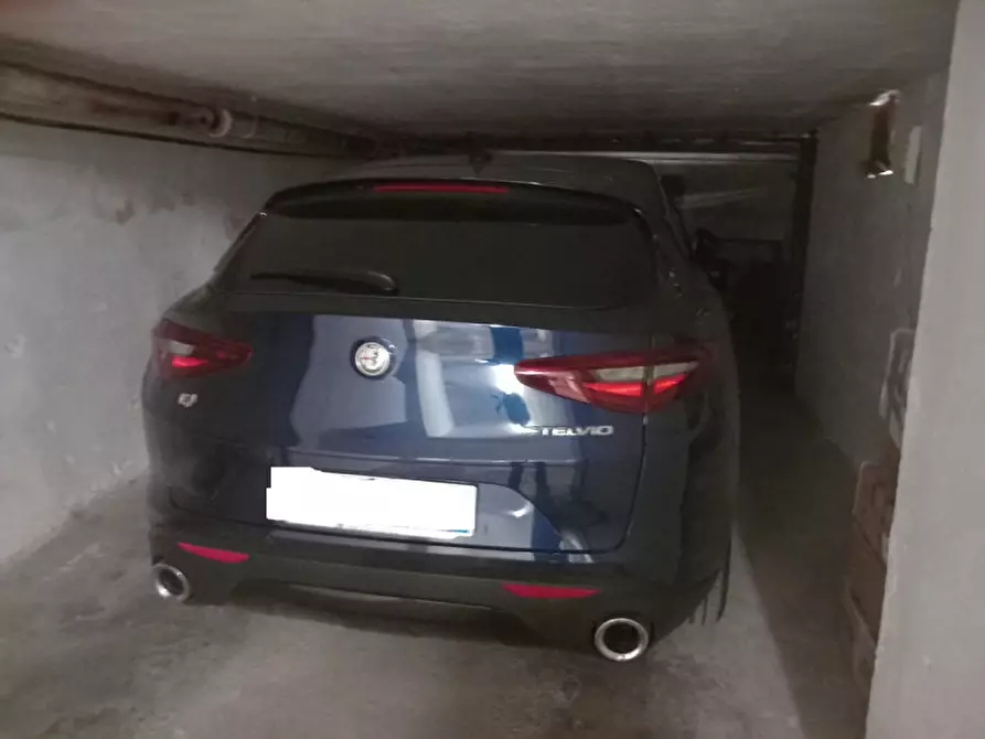 Immagine 3 di Garage in vendita  in Via Mons. G. Livrani a Ostuni