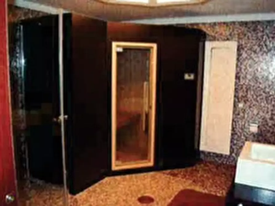 Immagine 8 di Ufficio in vendita  in VIA LEONE PANCALDO 68 a Verona