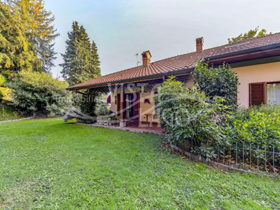 Immagine 4 di Villa in vendita  in Via Manzoni, 23 a Proserpio