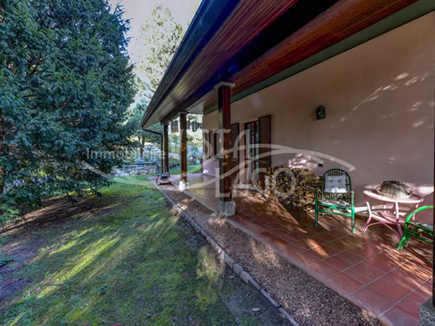 Immagine 5 di Villa in vendita  in Via Manzoni, 23 a Proserpio