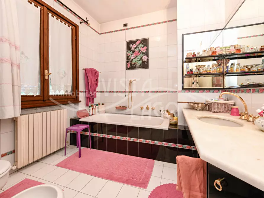 Immagine 32 di Villa in vendita  in Via Manzoni, 23 a Proserpio