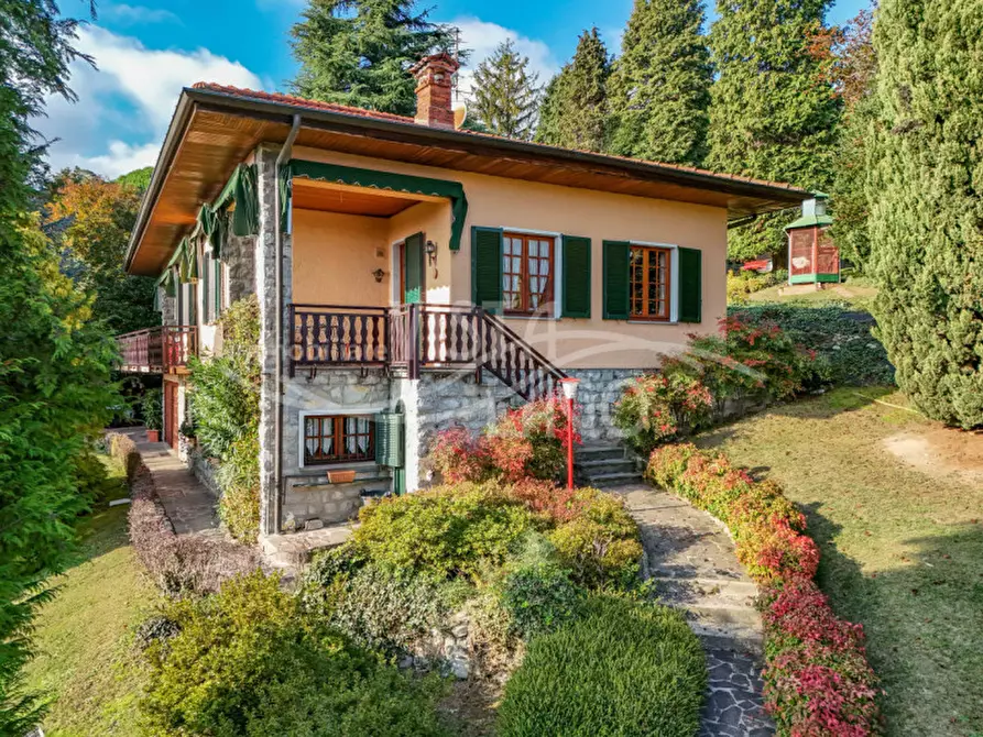 Immagine 1 di Villa in vendita  in Via Manzoni, 25 a Proserpio