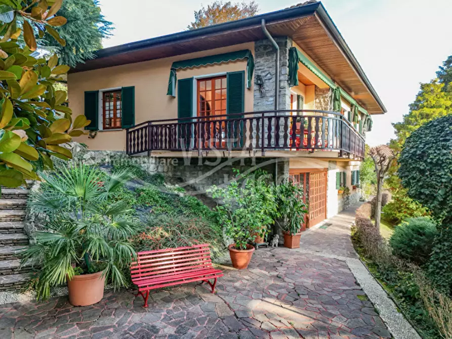 Immagine 3 di Villa in vendita  in Via Manzoni, 25 a Proserpio