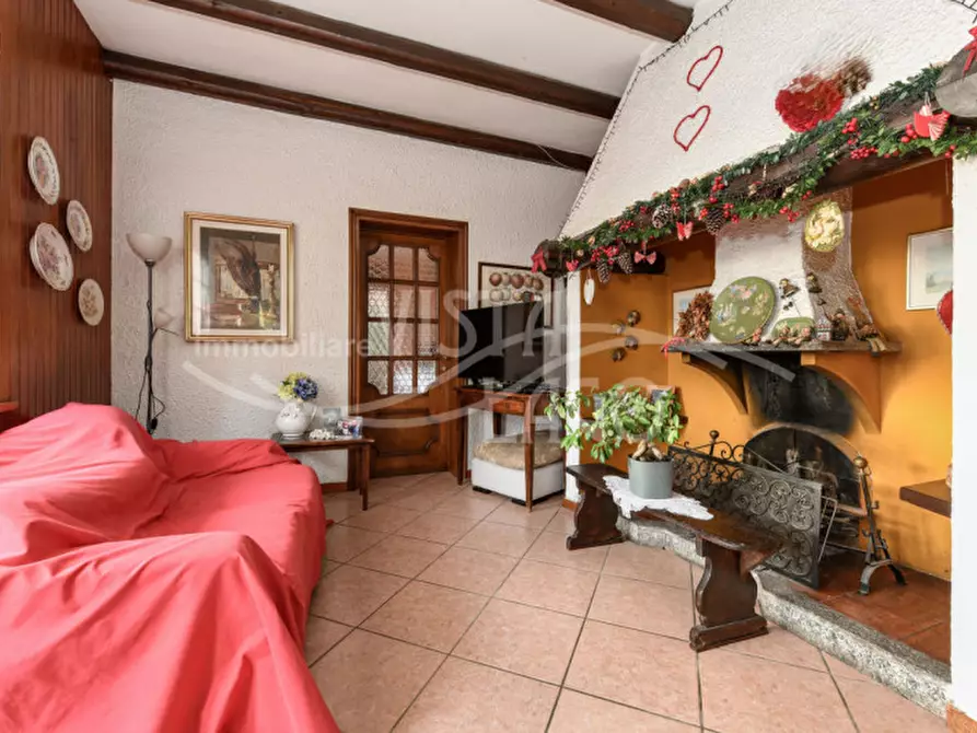 Immagine 12 di Villa in vendita  in Via Manzoni, 25 a Proserpio