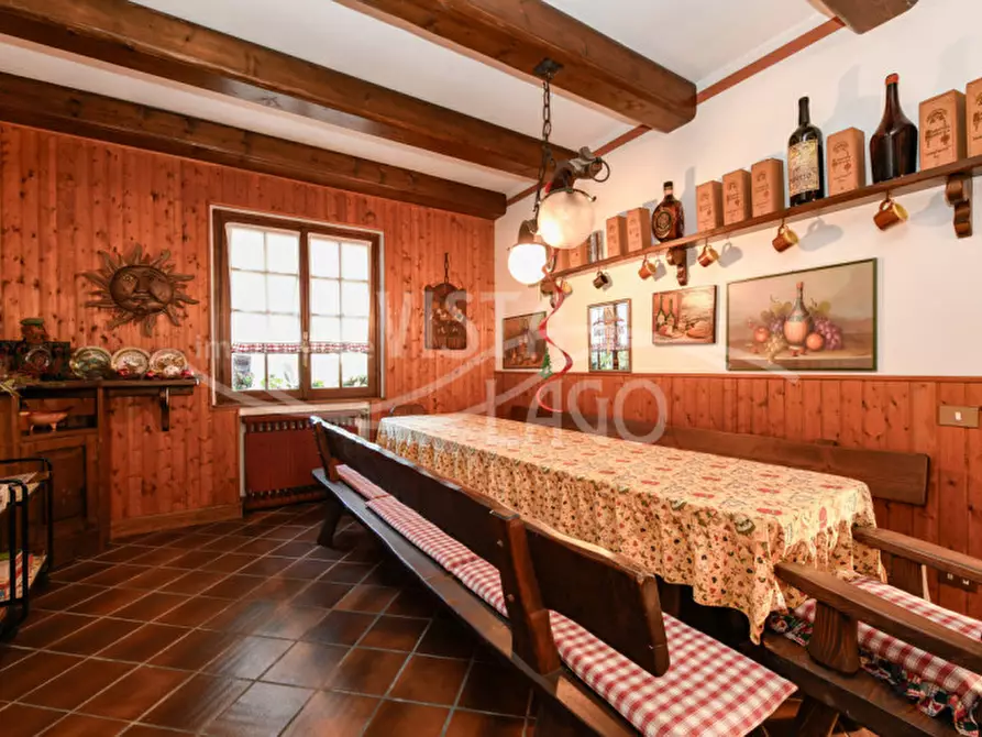 Immagine 31 di Villa in vendita  in Via Manzoni, 25 a Proserpio