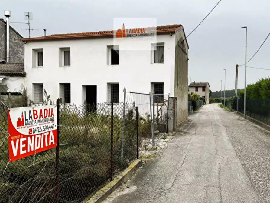 Immagine 1 di Casa bifamiliare in vendita  in Via Capriuli 6 a Castelbaldo