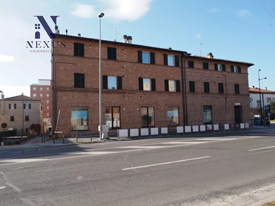Immagine 2 di Negozio in vendita  in Via Montevecchio 2 a Fano
