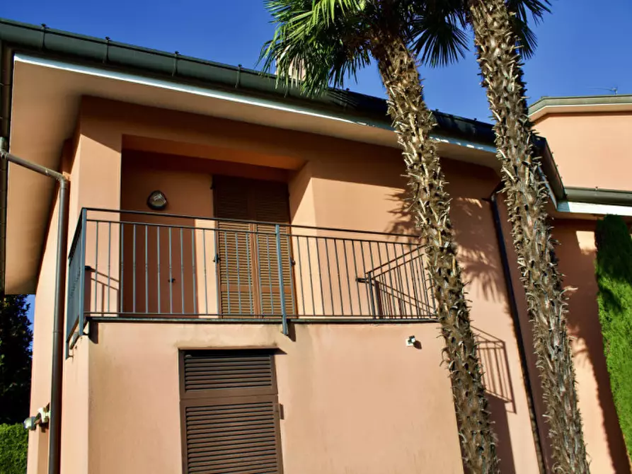 Immagine 3 di Villa in vendita  in Via Madresca 7 a Inverigo
