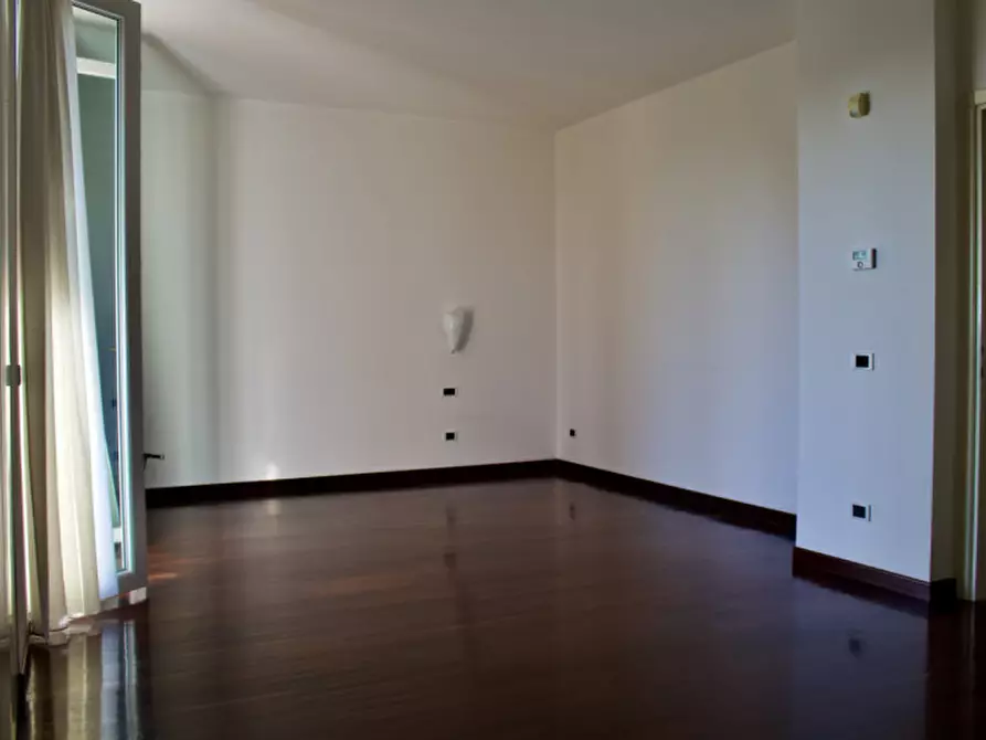 Immagine 18 di Villa in vendita  in Via Madresca 7 a Inverigo