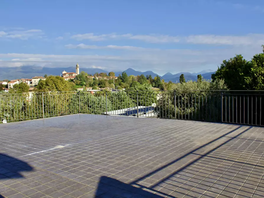 Immagine 24 di Villa in vendita  in Via Madresca 7 a Inverigo