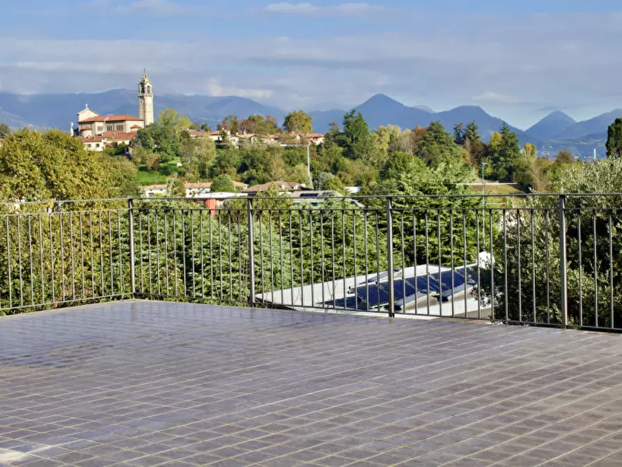 Immagine 26 di Villa in vendita  in Via Madresca 7 a Inverigo