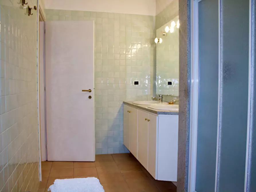 Immagine 28 di Villa in vendita  in Via Madresca 7 a Inverigo