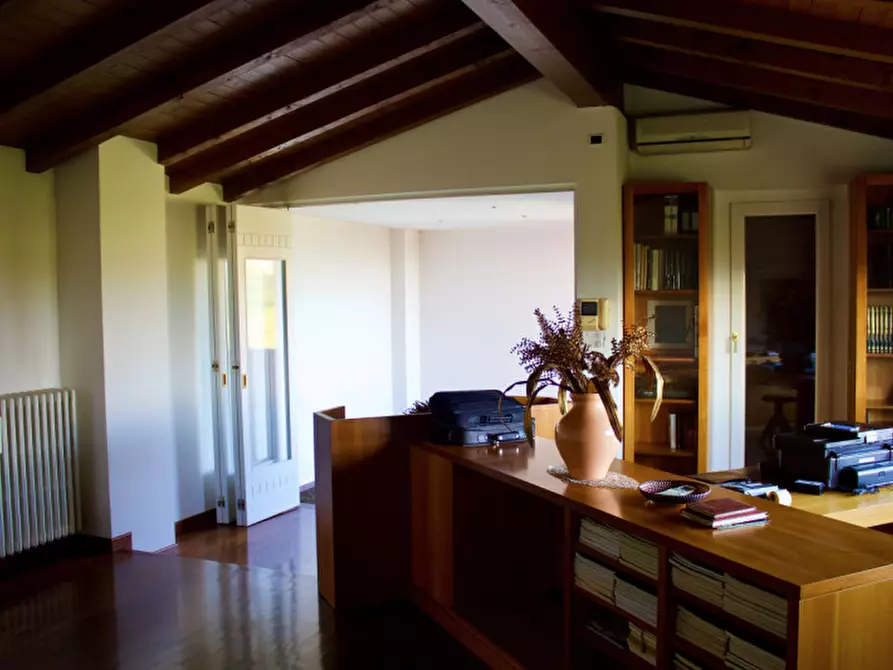 Immagine 36 di Villa in vendita  in Via Madresca 7 a Inverigo