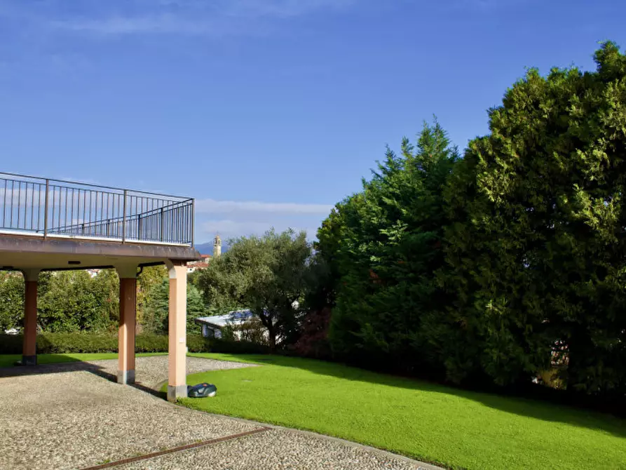 Immagine 38 di Villa in vendita  in Via Madresca 7 a Inverigo