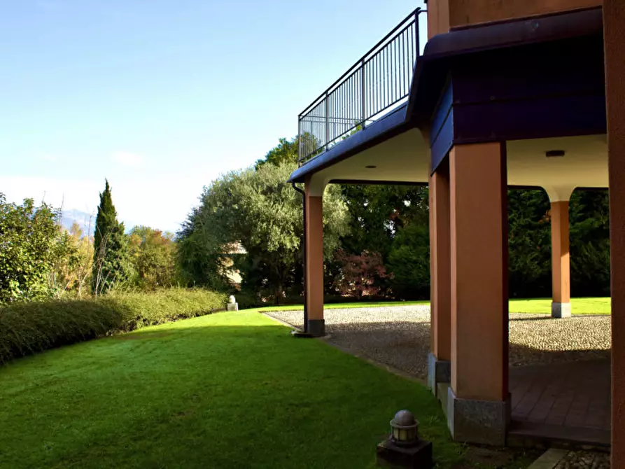 Immagine 40 di Villa in vendita  in Via Madresca 7 a Inverigo