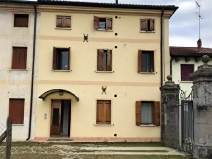 Immagine 1 di Appartamento in vendita  in Via San Pio X, 107 a Castelfranco Veneto