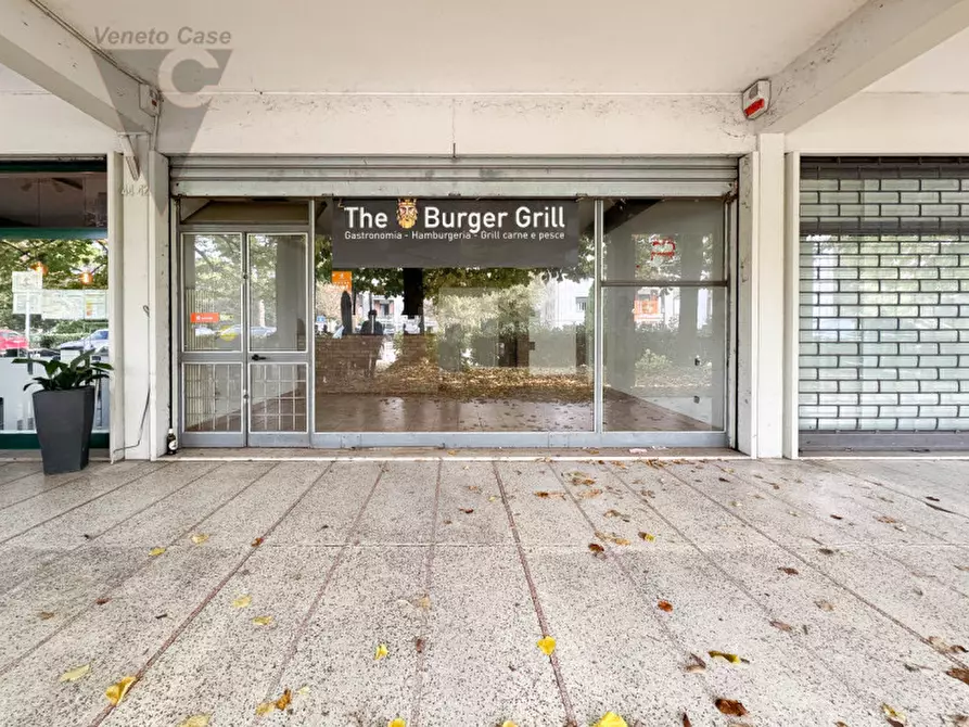 Immagine 2 di Negozio in vendita  a Padova