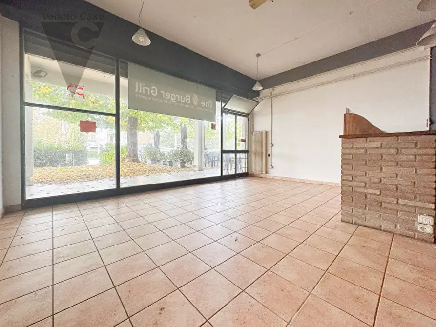 Immagine 3 di Negozio in vendita  a Padova