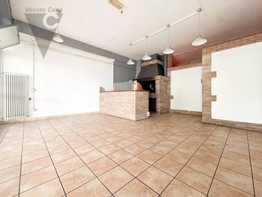 Immagine 4 di Negozio in vendita  a Padova
