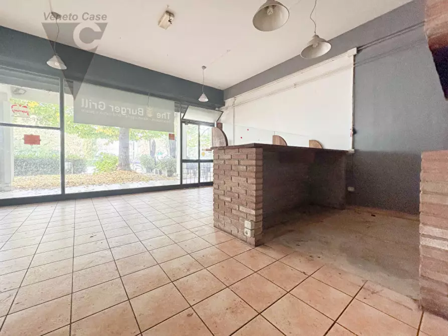 Immagine 6 di Negozio in vendita  a Padova