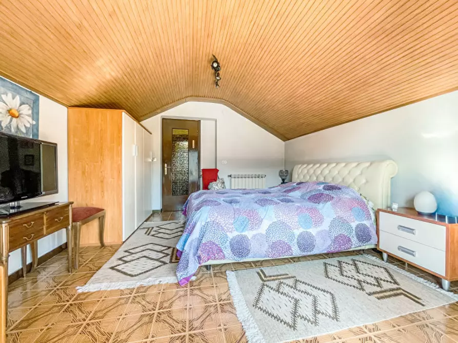 Immagine 30 di Villa in vendita  in Via Lago 44 a Nonio