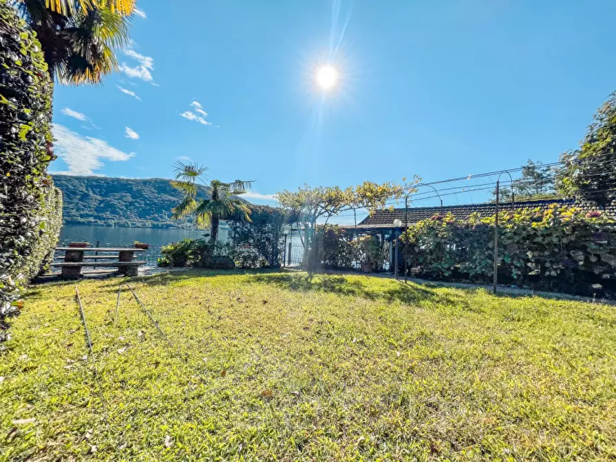 Immagine 40 di Villa in vendita  in Via Lago 44 a Nonio