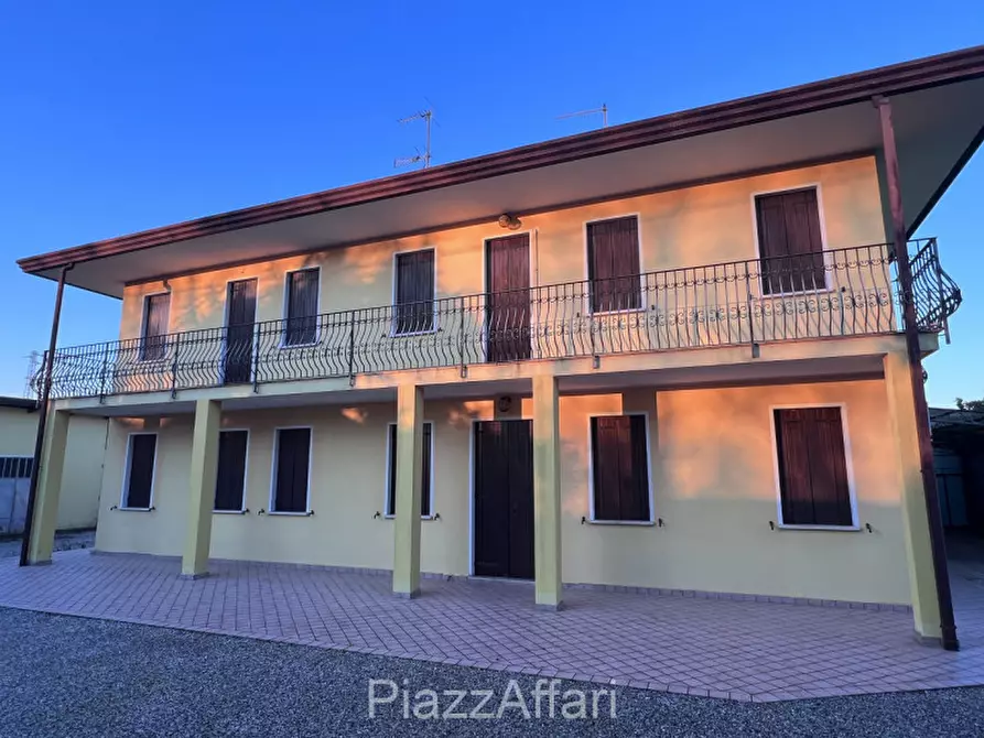 Immagine 1 di Casa indipendente in vendita  in Via Cansiglio a Piove Di Sacco