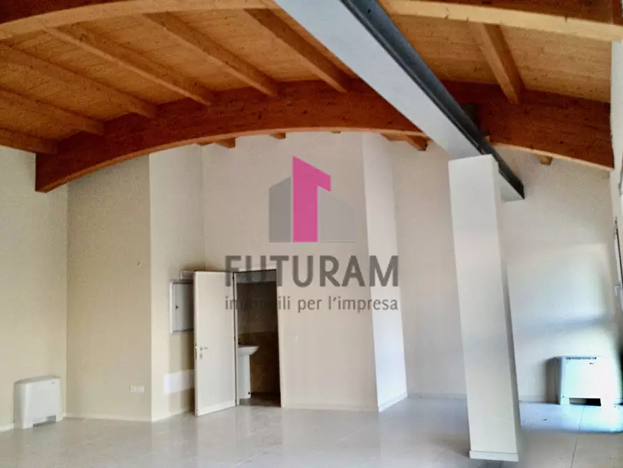 Immagine 2 di Ufficio in affitto  a Fonte