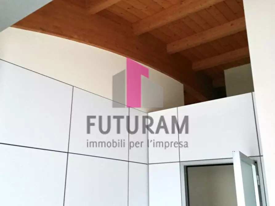 Immagine 3 di Ufficio in affitto  a Fonte