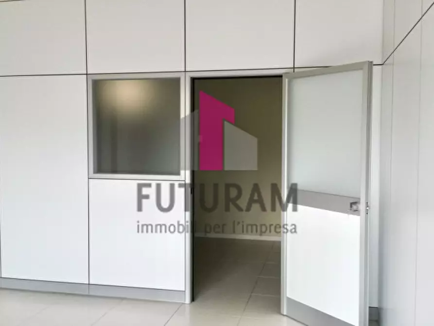 Immagine 5 di Ufficio in affitto  a Fonte