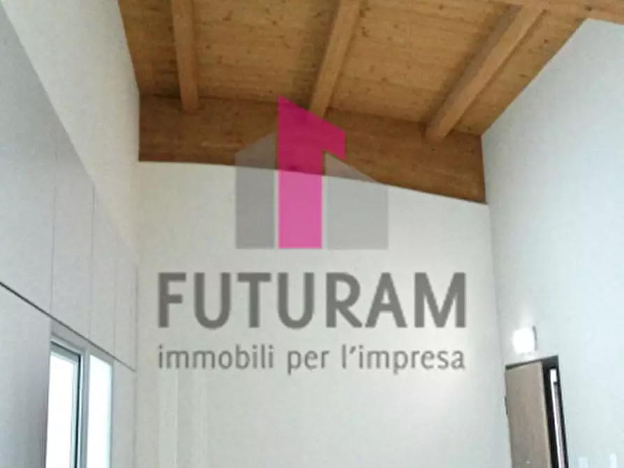 Immagine 7 di Ufficio in affitto  a Fonte