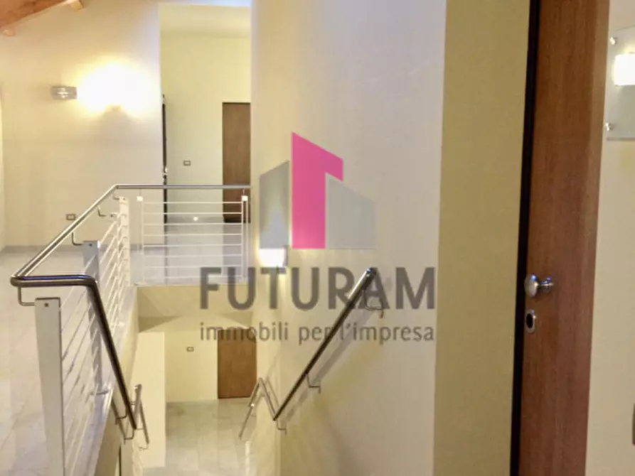 Immagine 8 di Ufficio in affitto  a Fonte