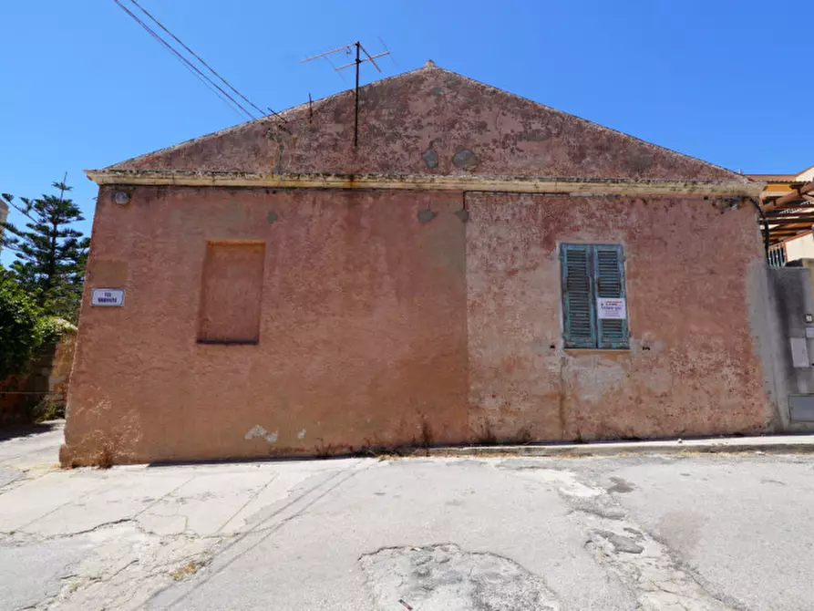 Immagine 1 di Villetta a schiera in vendita  in Via Emilio Morosini a La Maddalena