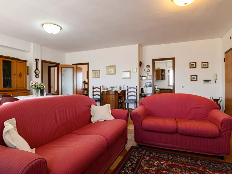 Immagine 5 di Appartamento in vendita  in via Ferdinando Innocenti 28 a Roma