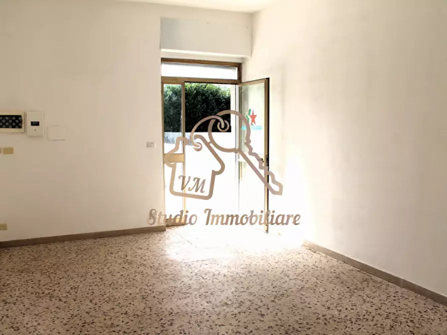 Immagine 4 di Negozio in affitto  in Via Quero,136 a Roma